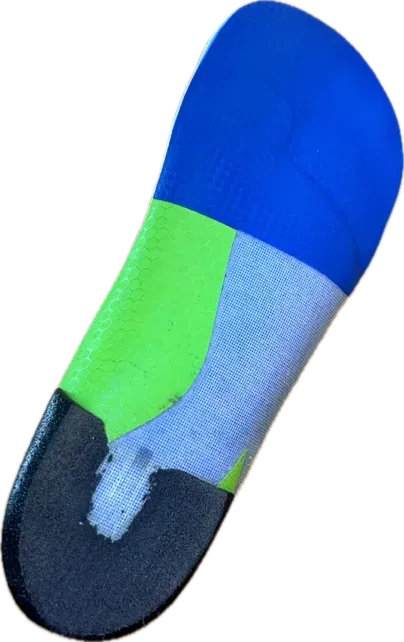 Plantilla ortopédica personalizada con diferentes zonas de corrección biomecánica