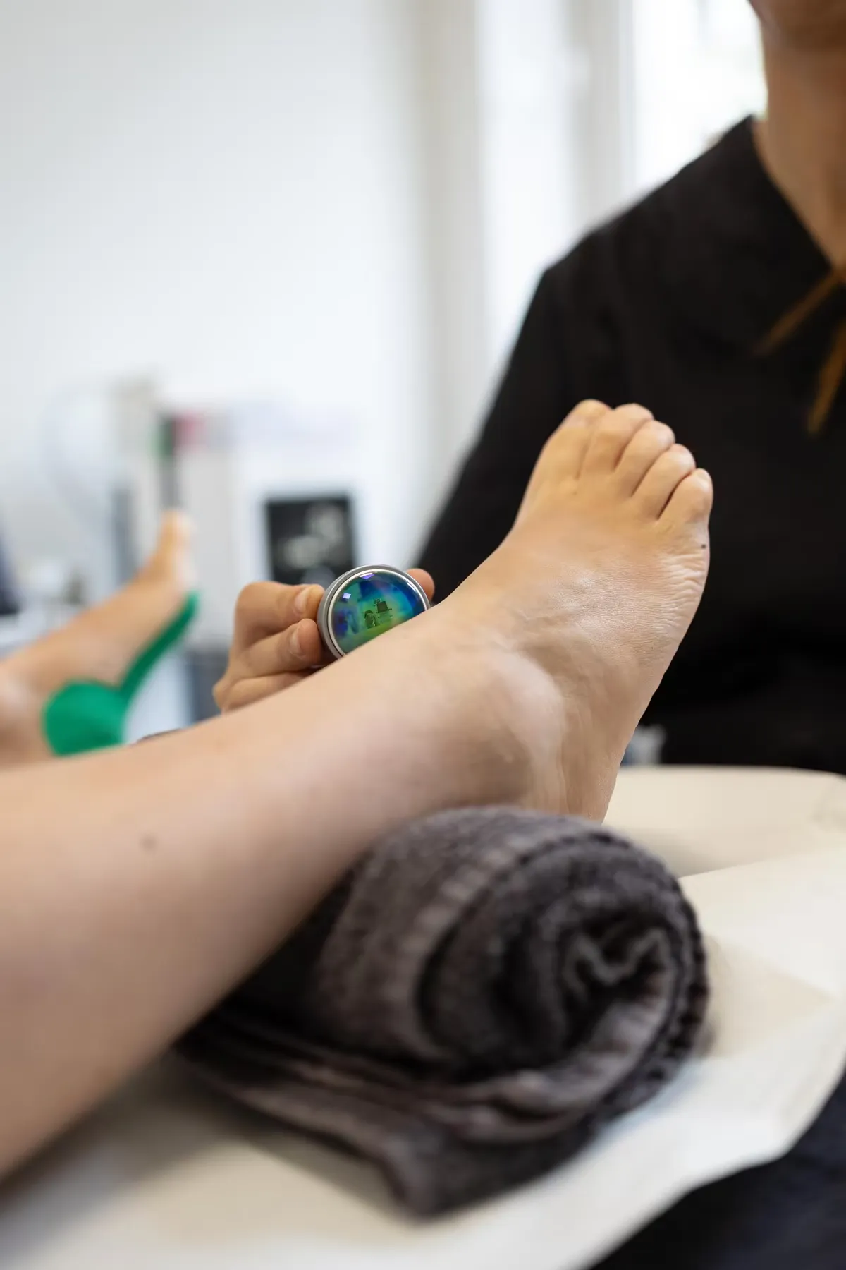 Tratamiento láser para verrugas plantares en Centro Podológico Henao