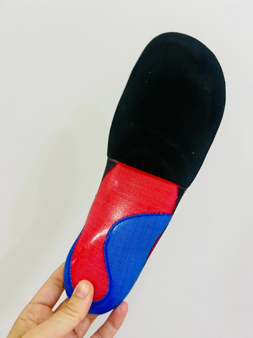 Plantilla podológica personalizada con control biomecánico fabricada en Centro Podológico Henao Bilbao