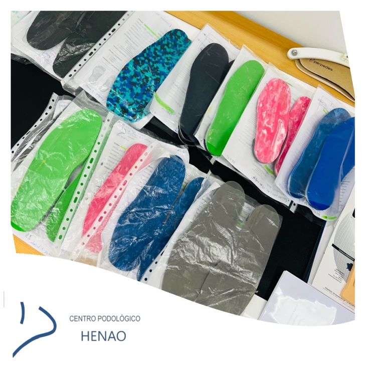 Amplia variedad de plantillas podológicas personalizadas en diferentes colores y materiales Centro Podológico Henao